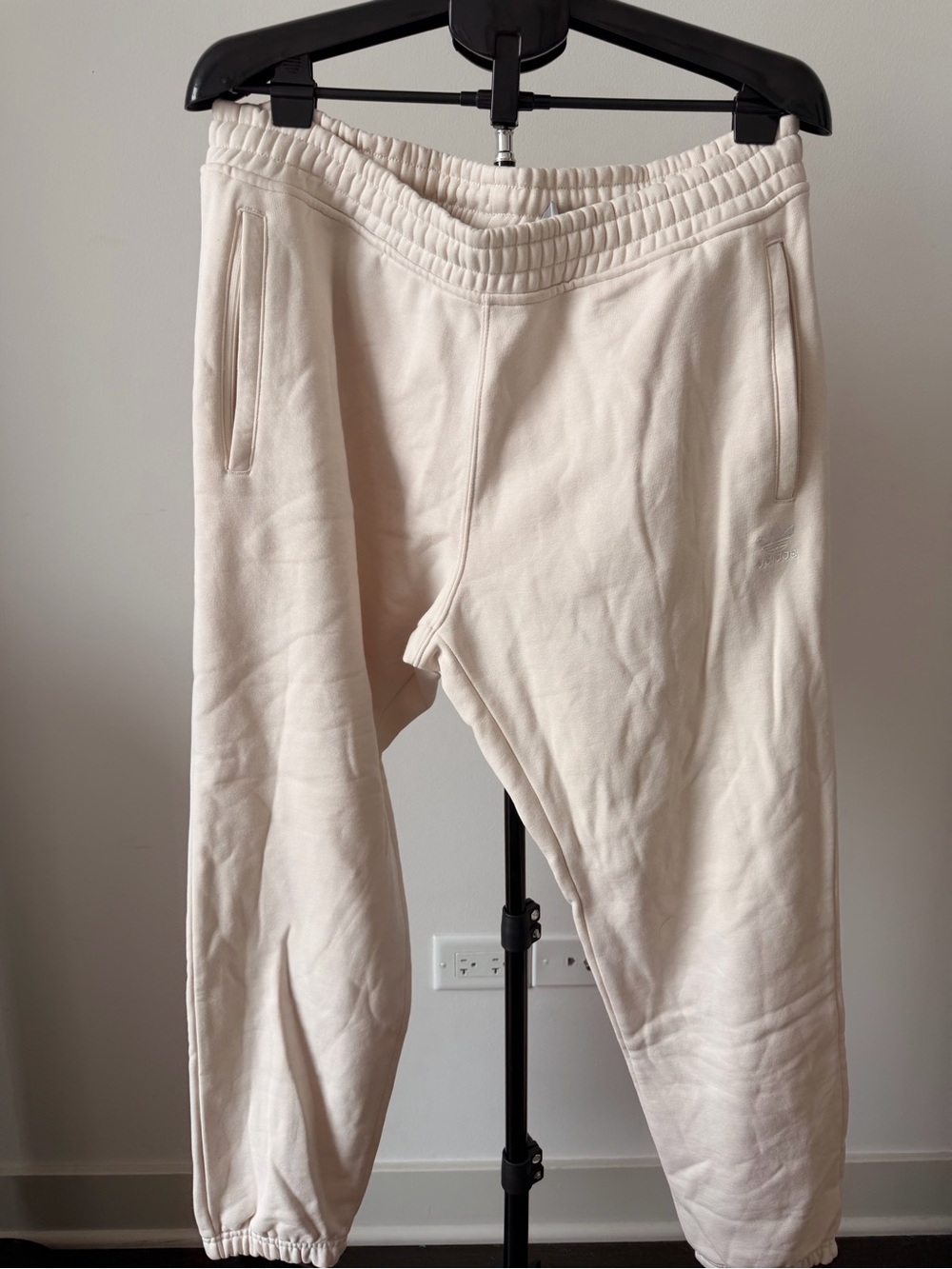 Men’s Adidas XL Cream Fleece SER Jogger Pants - Comfortable Everyday Bottoms